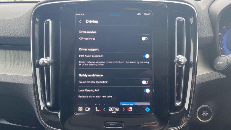 Volvo XC40 2.0 B4P Ultra Dark 5dr Auto Petrol Estate